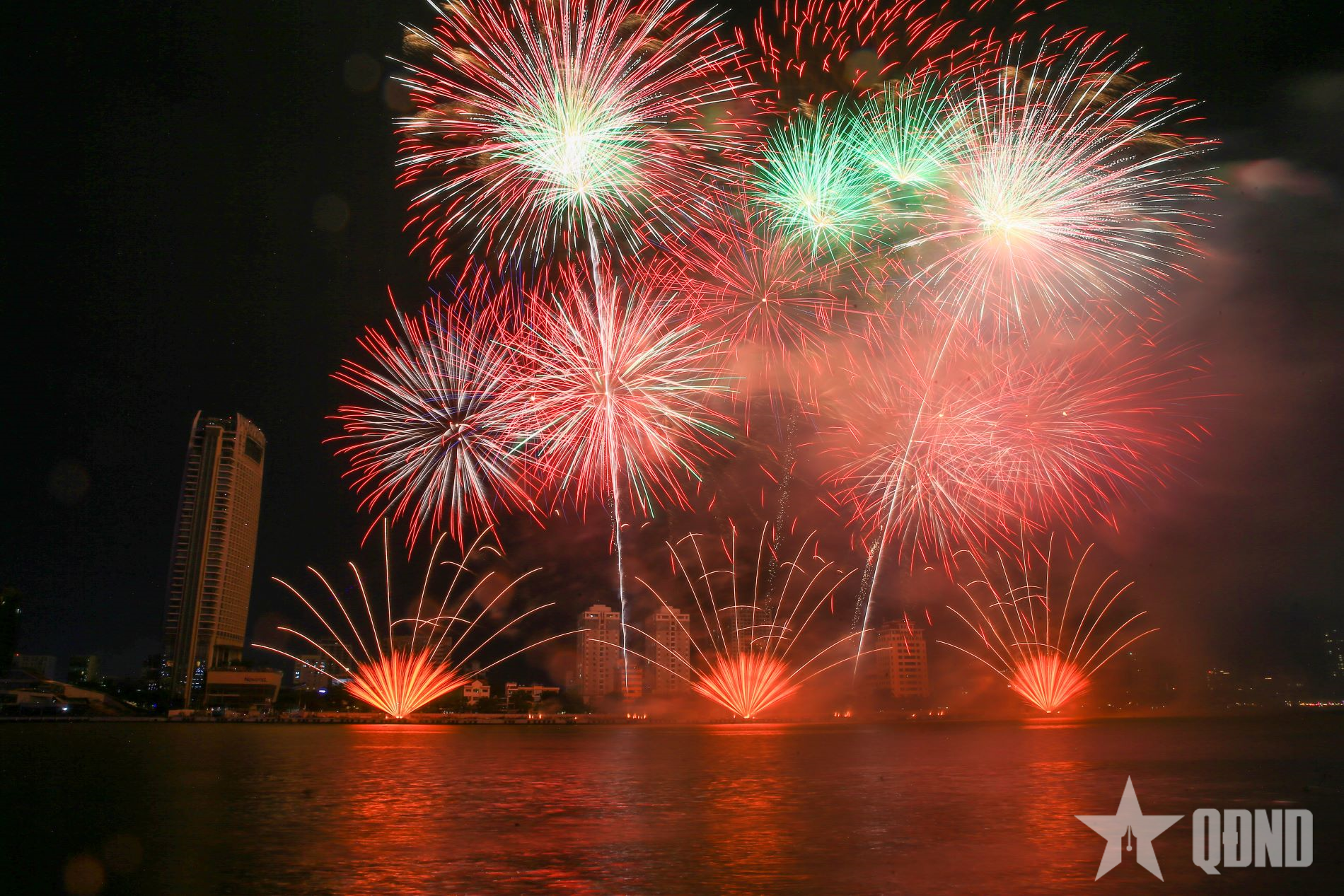 Vòng loại DIFF 2025 khép lại ngoạn mục với pháo hoa Hàn Quốc - Ý